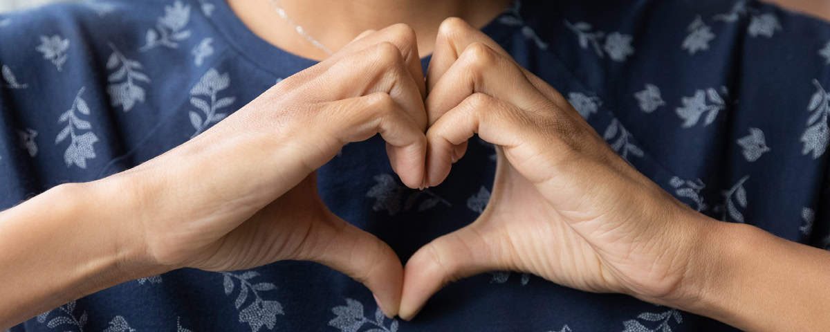 Collage van gezellige dagje-uit ideeën: autopuzzeltocht, stadswandeling, floaten, pluktuin, oesters rapen en bekende filmlocaties bezoeken.
