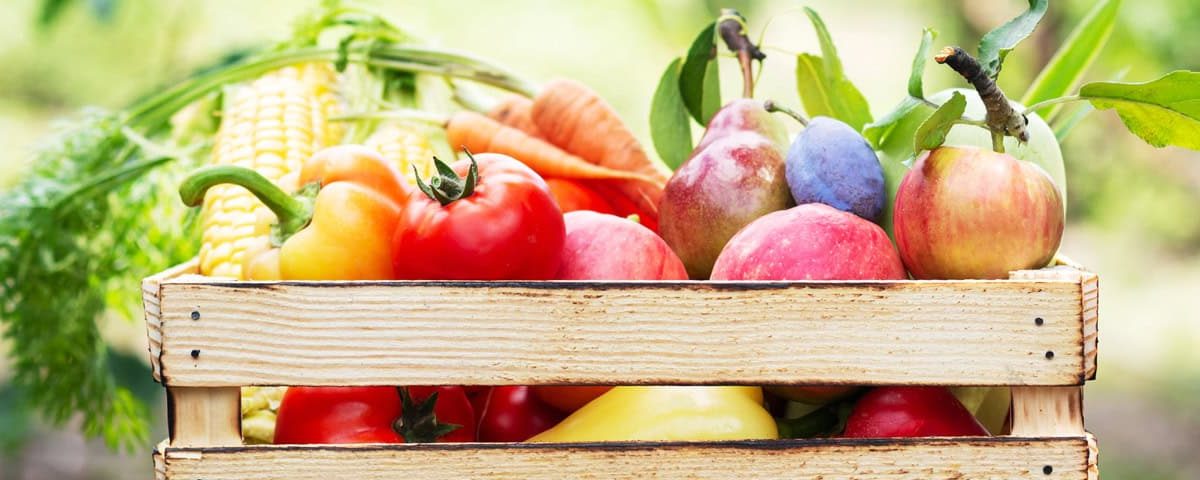 Biologisch kopen – prioriteitenlijst met bladgroenten, zacht fruit, appels/peertjes en paprika/tomaat + budgettips voor slim boodschappen doen.