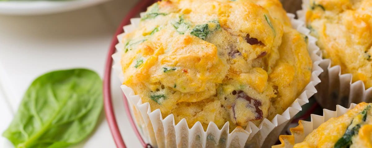 Glutenvrije groentemuffins – hartige muffins met courgette en wortel, luchtig en eiwitrijk voor ontbijt, lunch of snack.