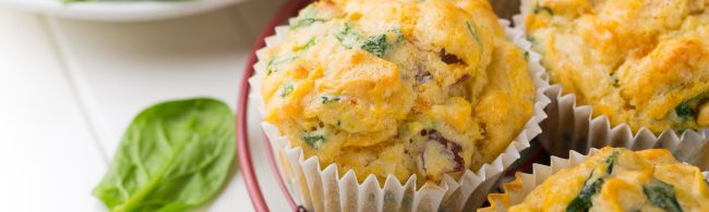 Glutenvrije groentemuffins – hartige muffins met courgette en wortel, luchtig en eiwitrijk voor ontbijt, lunch of snack.