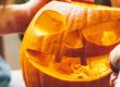 Halloween met pompoen – snijtips, roosteren en gezonde recepten met geroosterde pompoen en knapperige pitten.