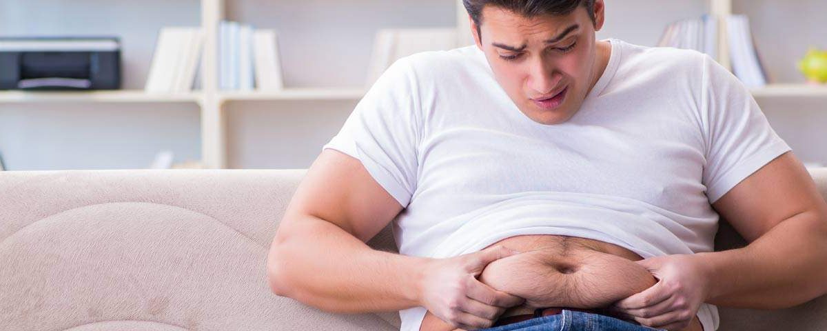 Illustratie van meetlint rondom middel — duidelijk de methode tonen om buikomvang te meten.