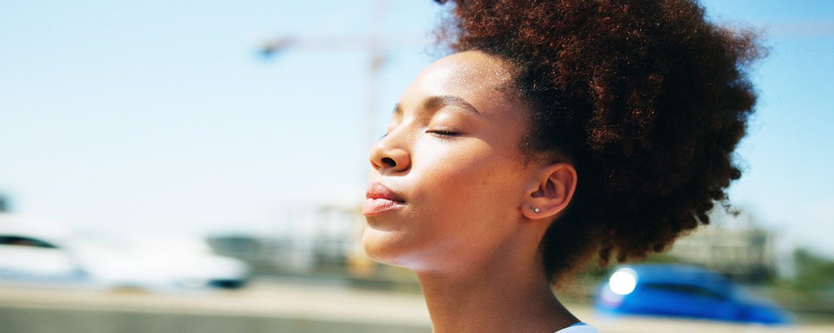 Illustratie van ademhalingsoefening voor ontspanning en vetverbranding.